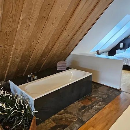 Typu Penthouse Dwupoziomowy Z Wanna, Tarasem Oraz Pieknymi Widokami Na Gory * Шклярска-Поремба